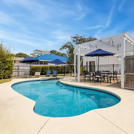Pelican Retreat By Avantstay 5 Mins To Beach Pet Friendly W Pool Bbq